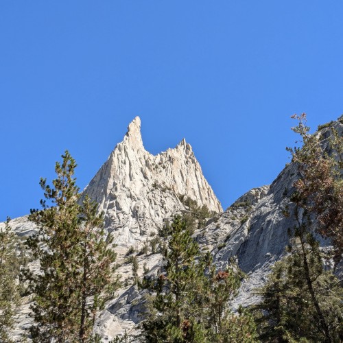 La guglia granitica del Cathedral Peak 