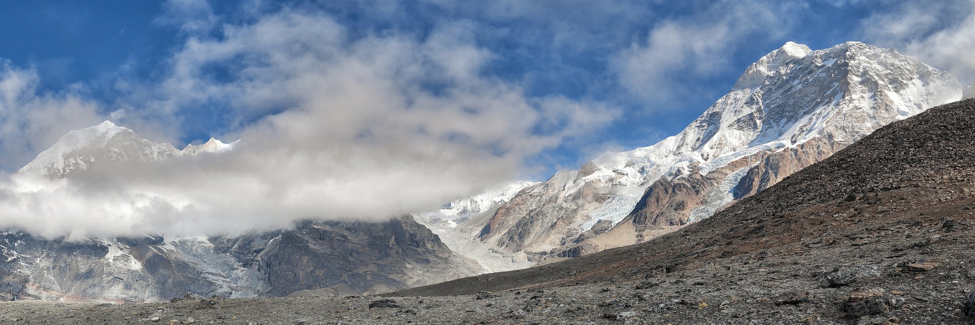 Panorama verso il Makalu e la valle che termina con Lhotse ed Everest